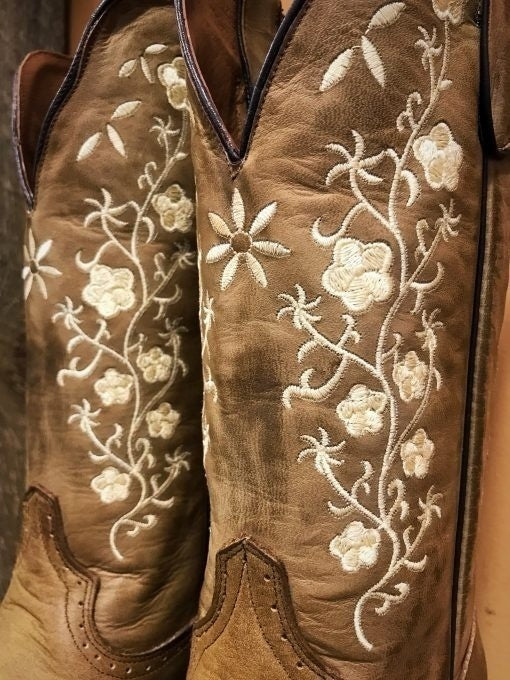 Plus Size Women's Embroidered Mid-Heel Boots